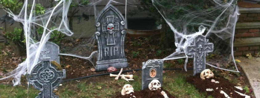 Easy Halloween Decoration Concepts for Your Front Yard