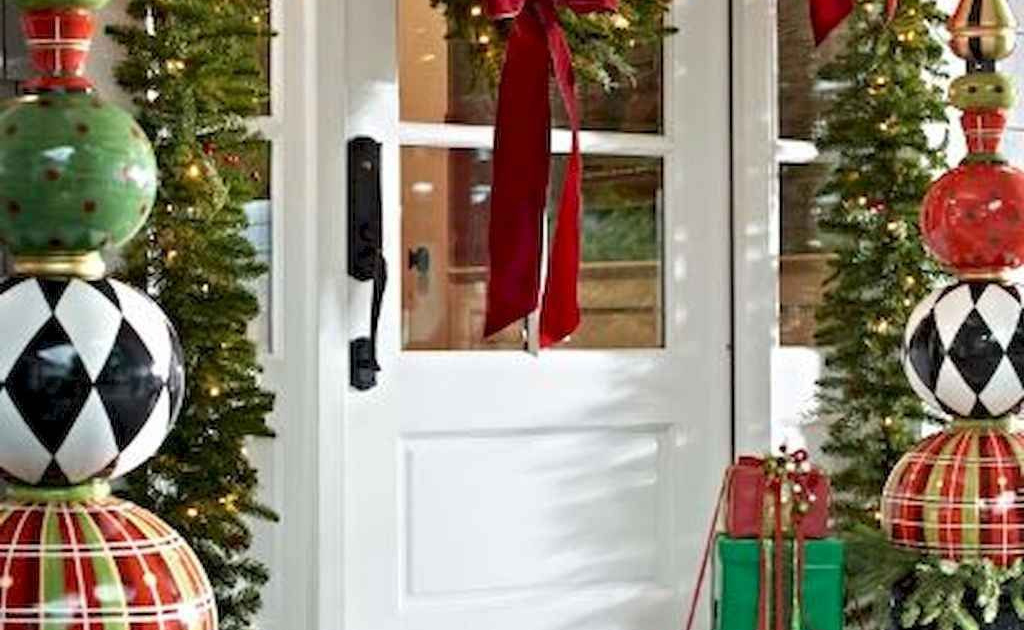 Holiday-Themed Front Entryway